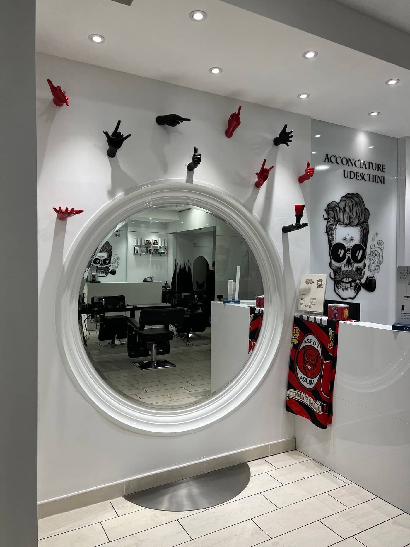 Acconciature Udeschini uomo — interno