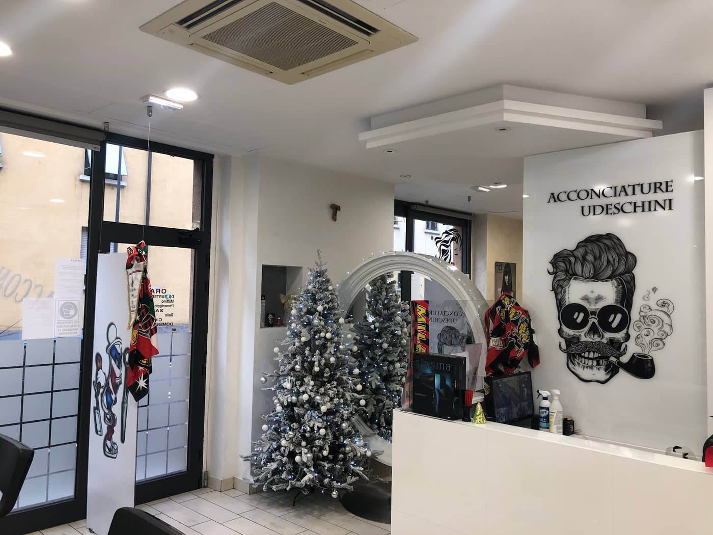 Acconciature Udeschini uomo — la sala