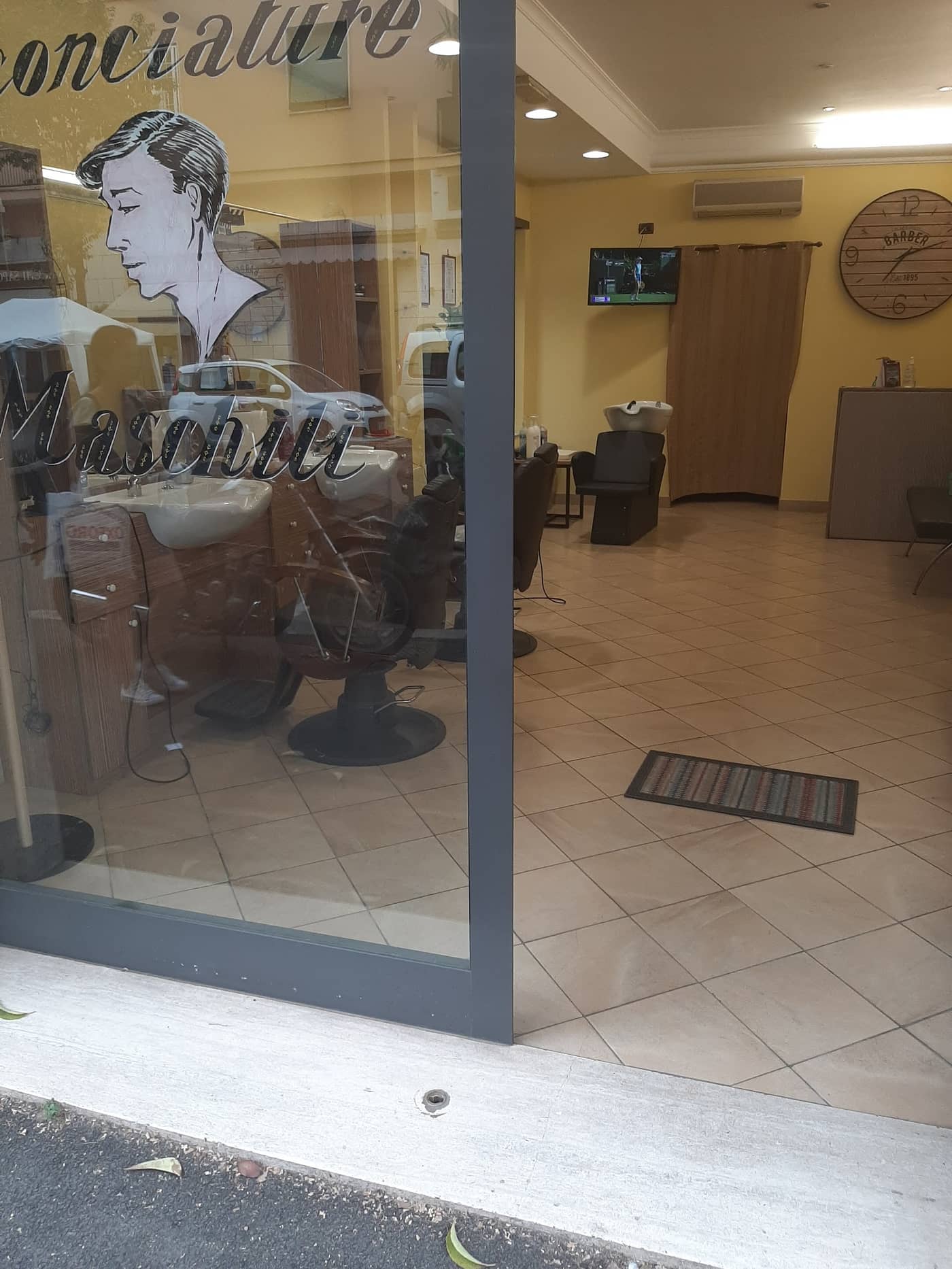 Barbiere Alessandro Zani — interno