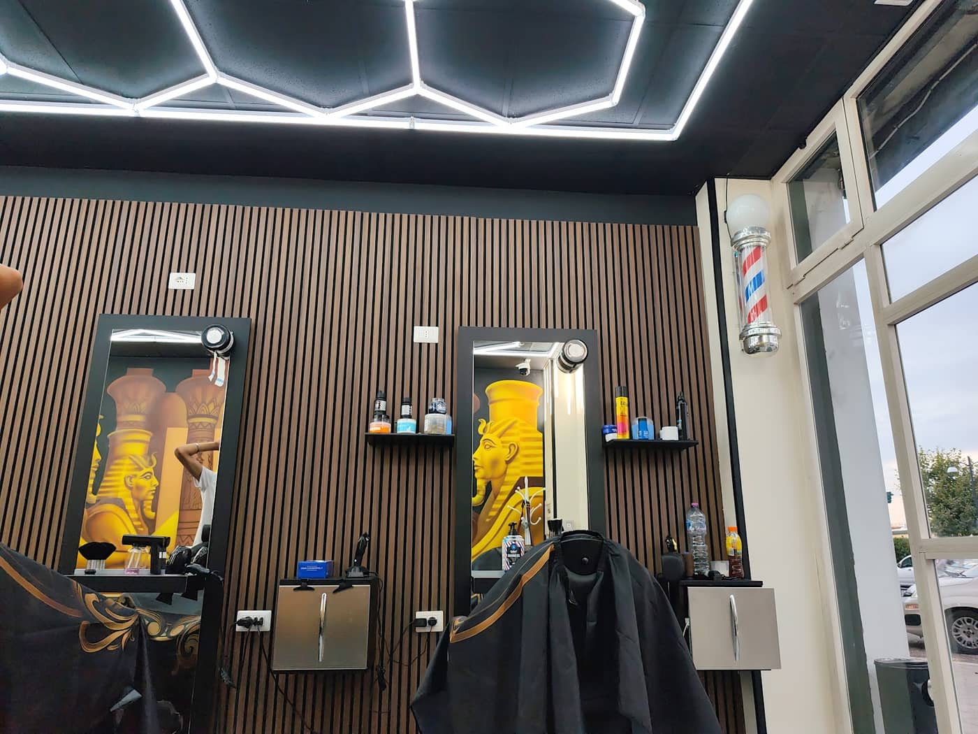 Il faraone d'Egitto barber shop — la sala