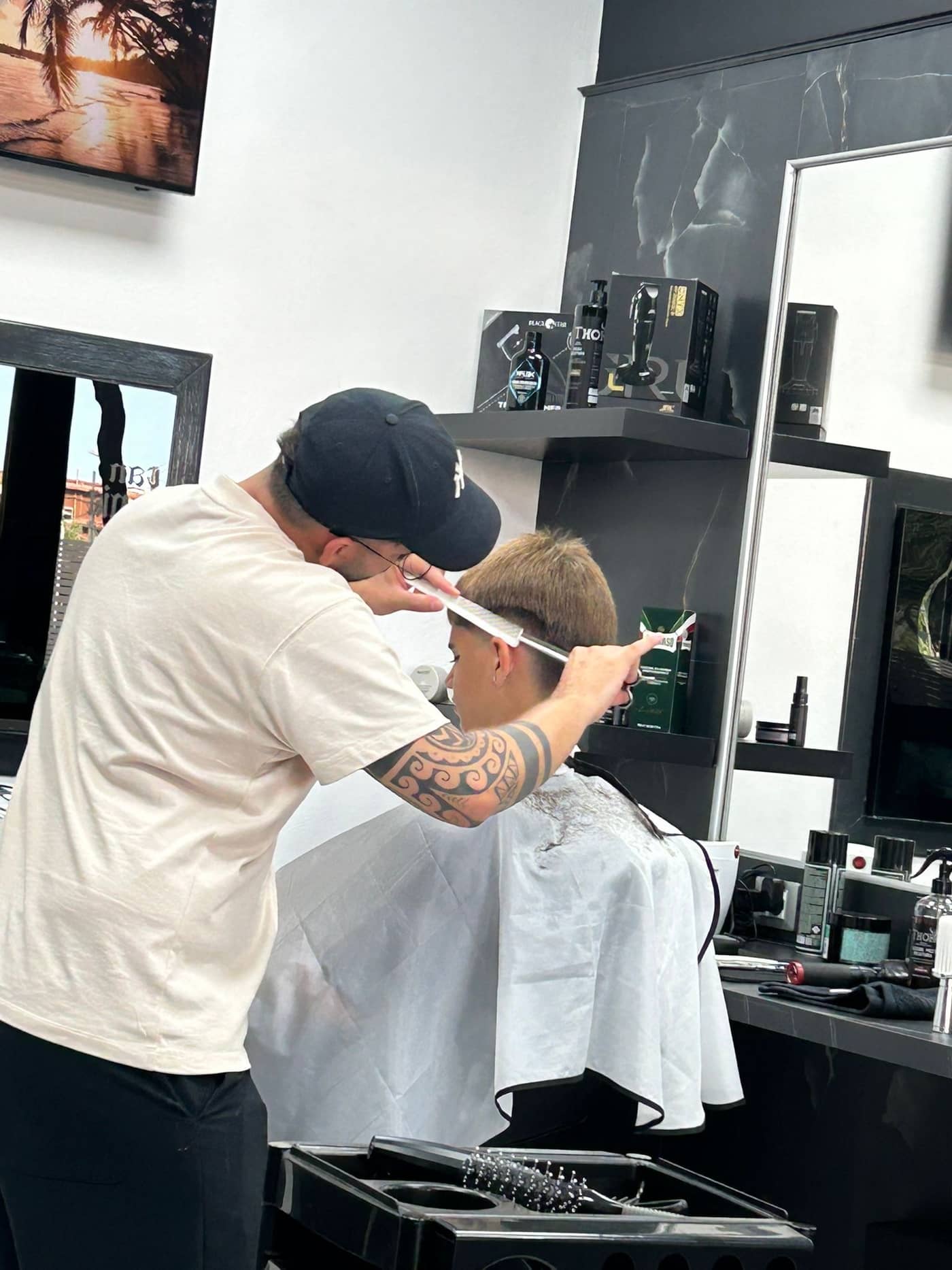 Ivan Catania Barber — interno