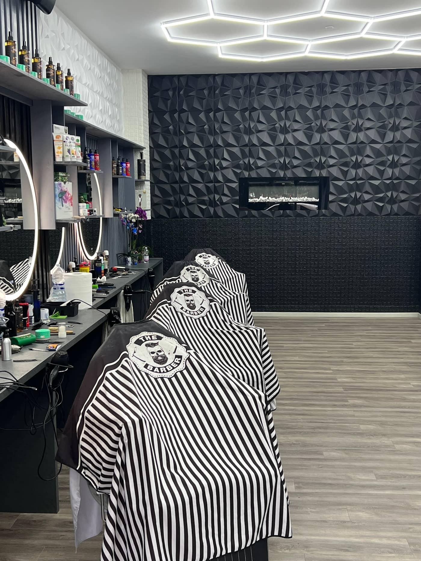 Many barber shop — interno