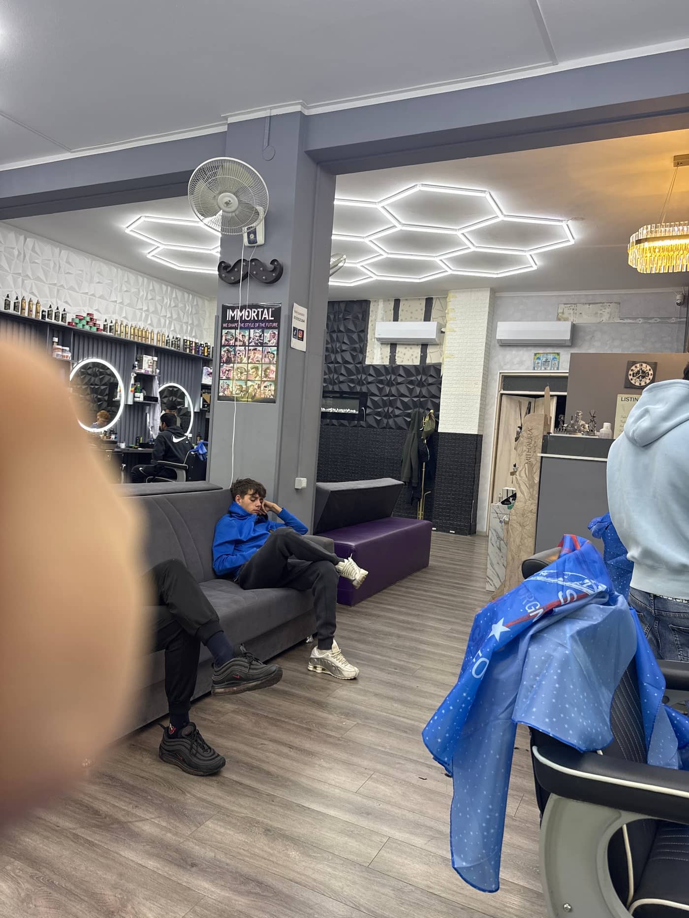 Many barber shop — dettaglio