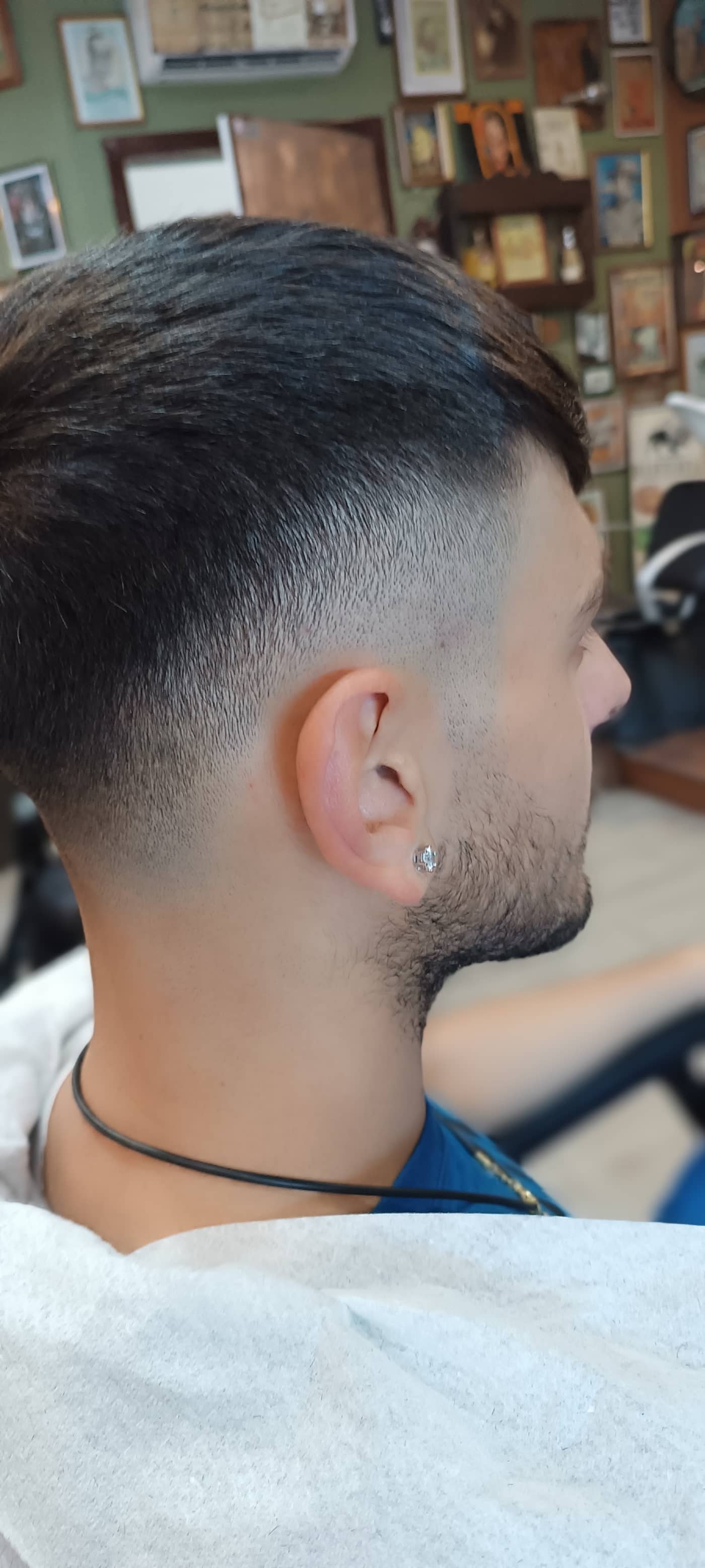 Old Hair Barber Shop - San Michele — interno