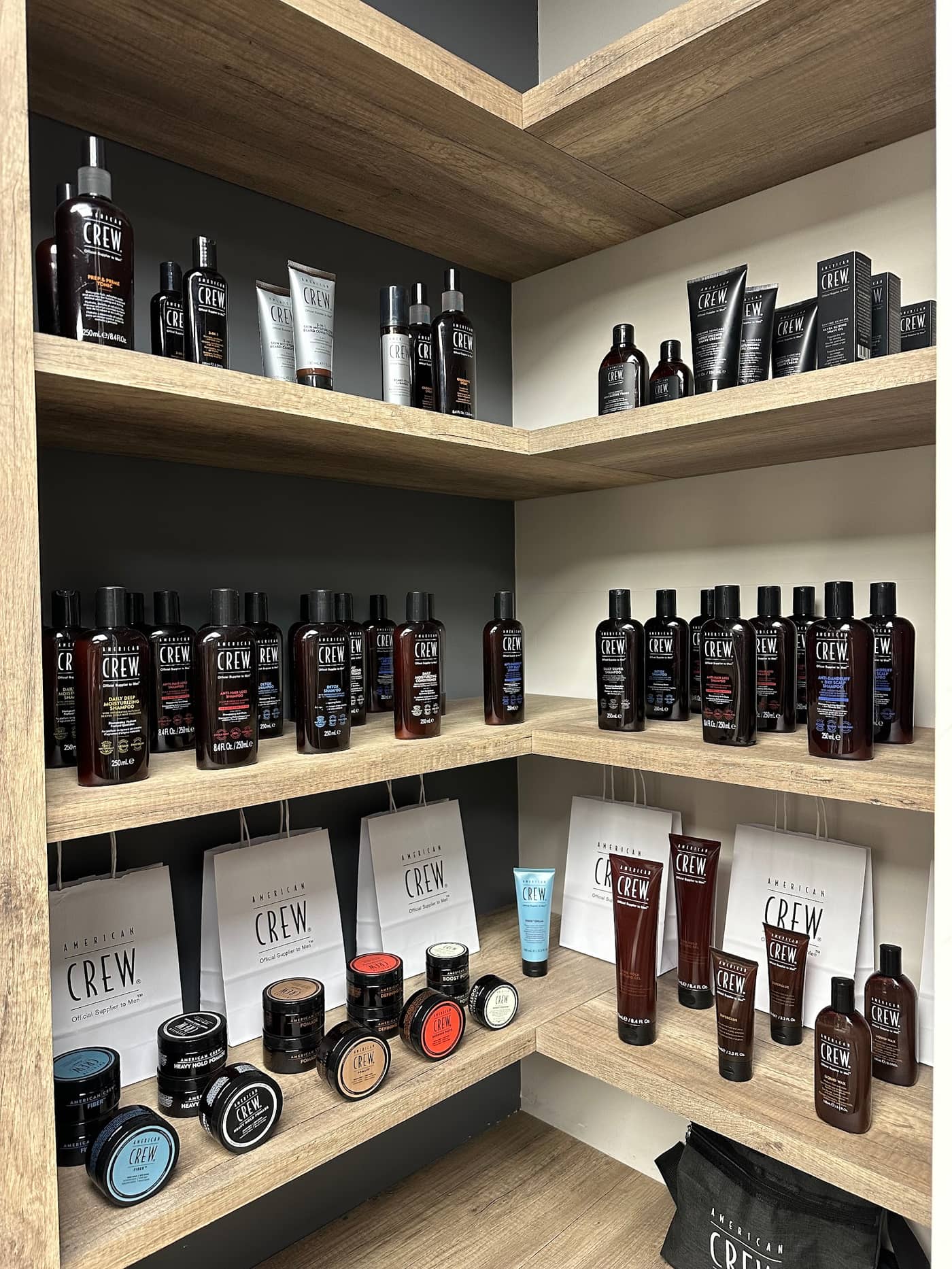 Samuel Zeoli BarberShop — la sala