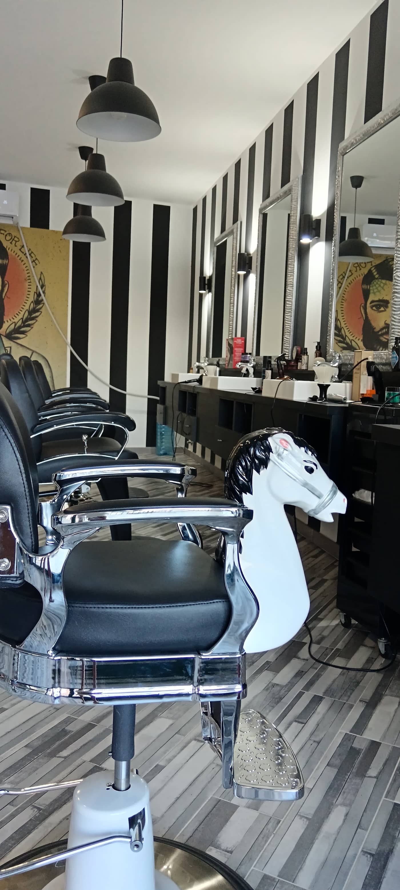VMen's Style Barber Shop — interno