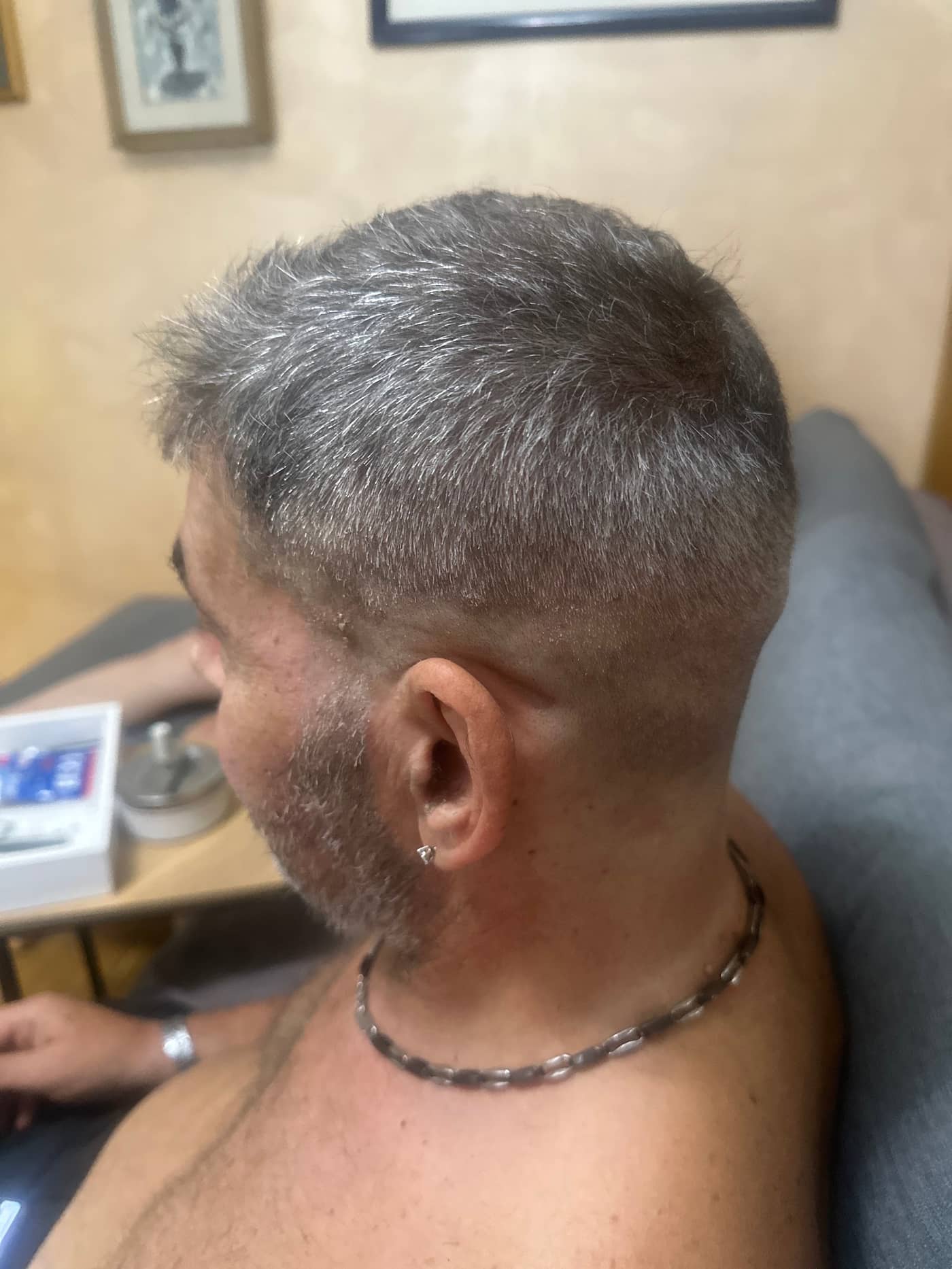 D.P. Hair Style — dettaglio