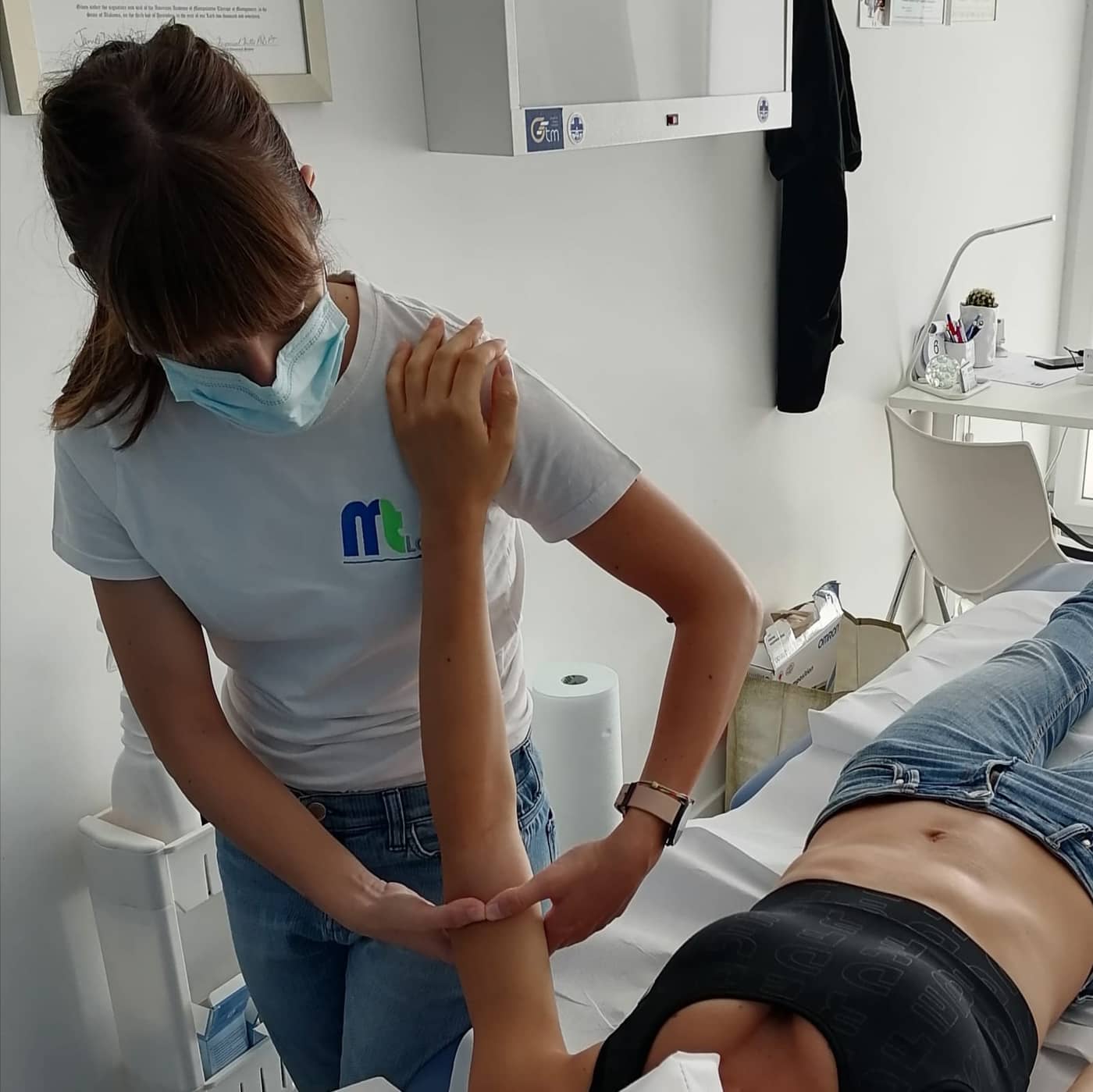 Dr.ssa Antonella Roncone Fisioterapista — Fisioterapista (PT, BSc, OMPT)