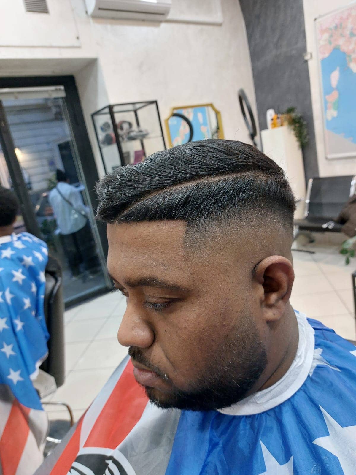 Ebenezer Barbers Shop — la sala