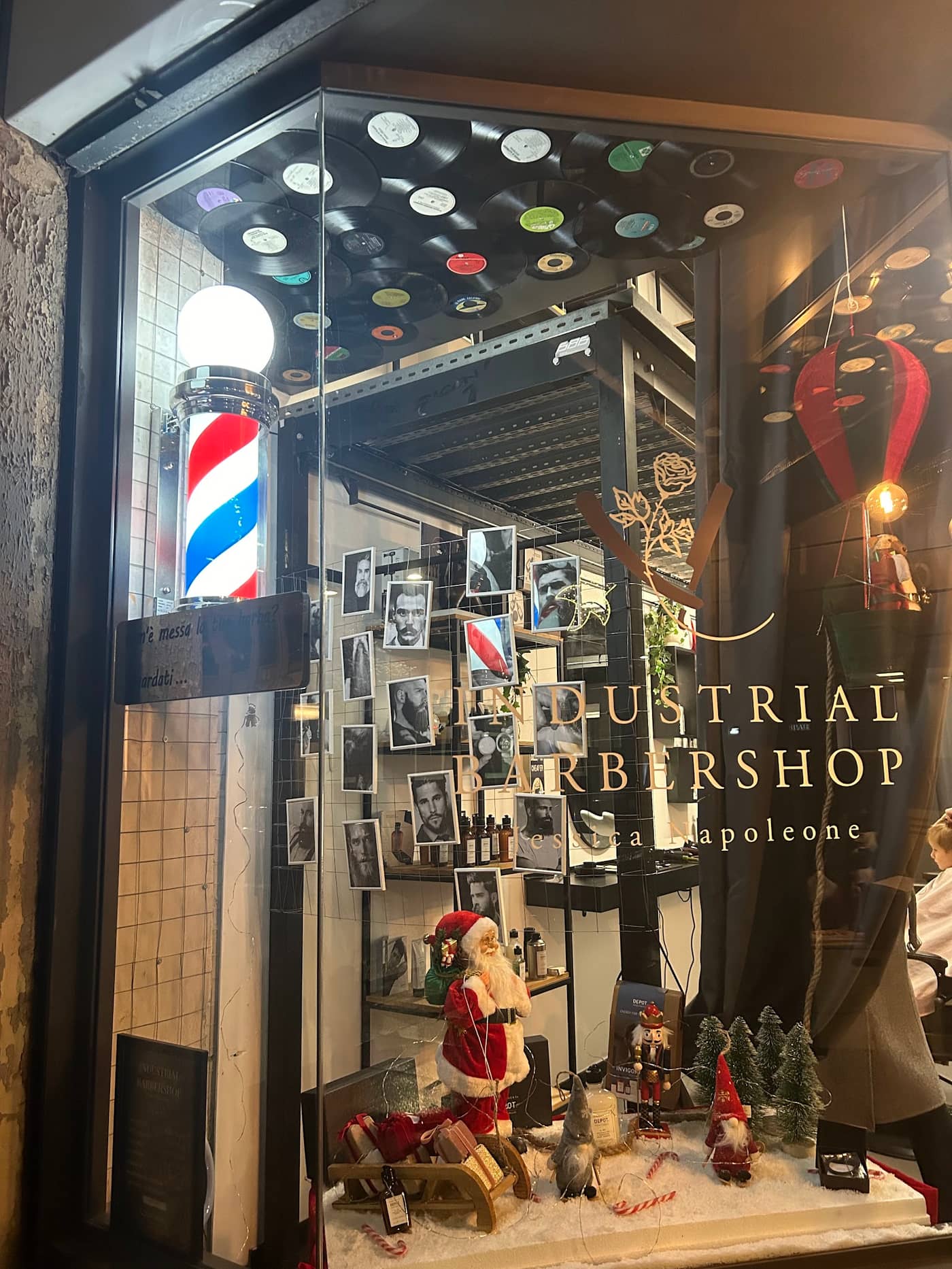 Industrial Barbershop Jessica Napoleone — interno