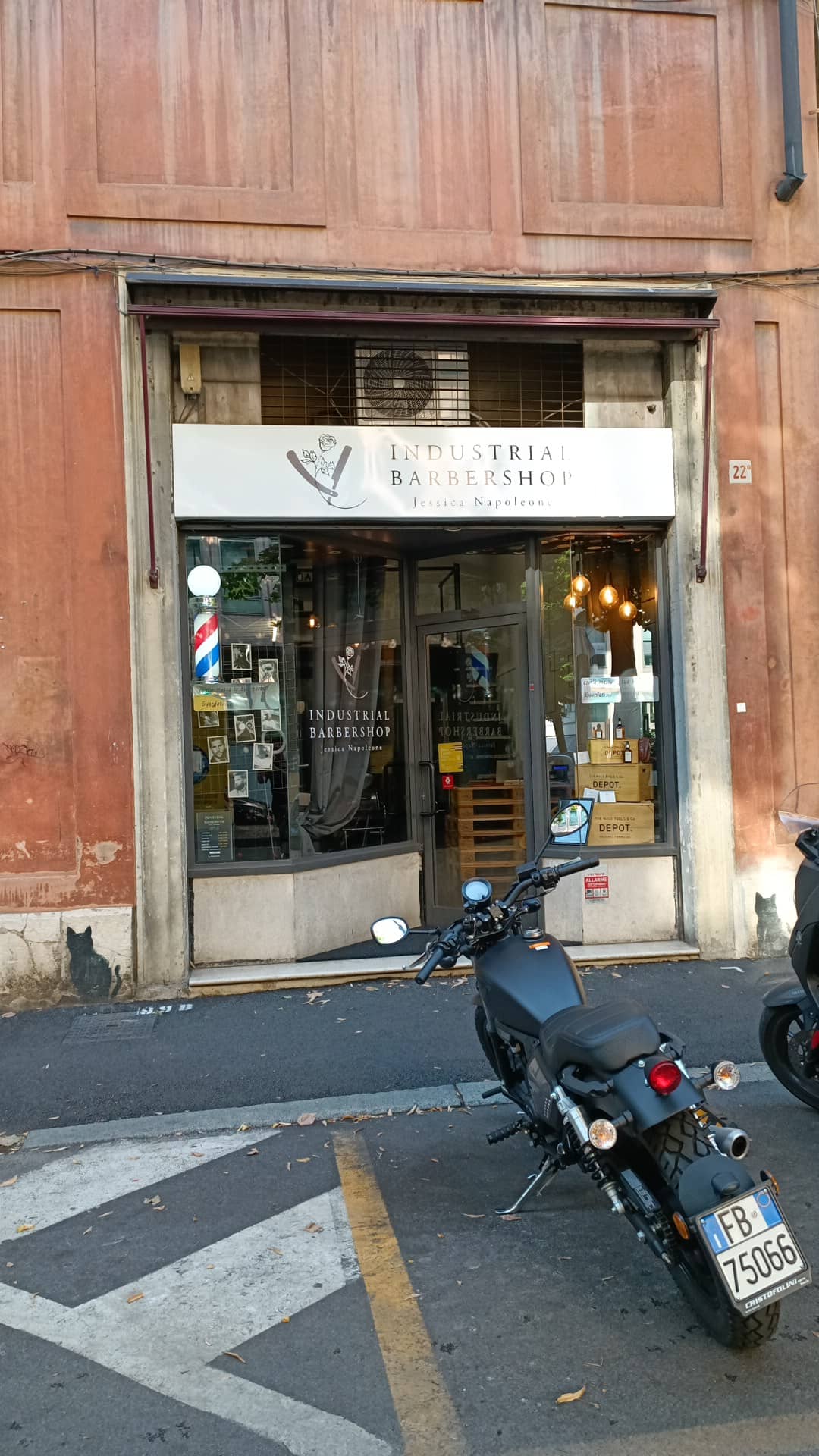 Industrial Barbershop Jessica Napoleone — dettaglio