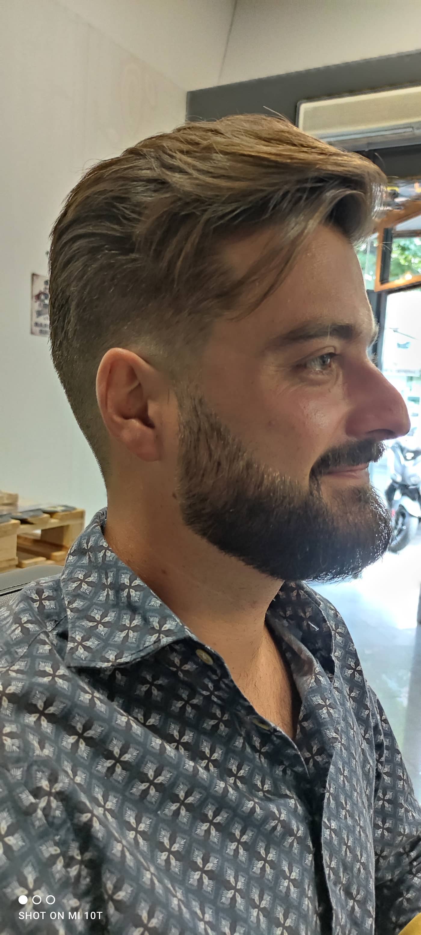Industrial Barbershop Jessica Napoleone — interno