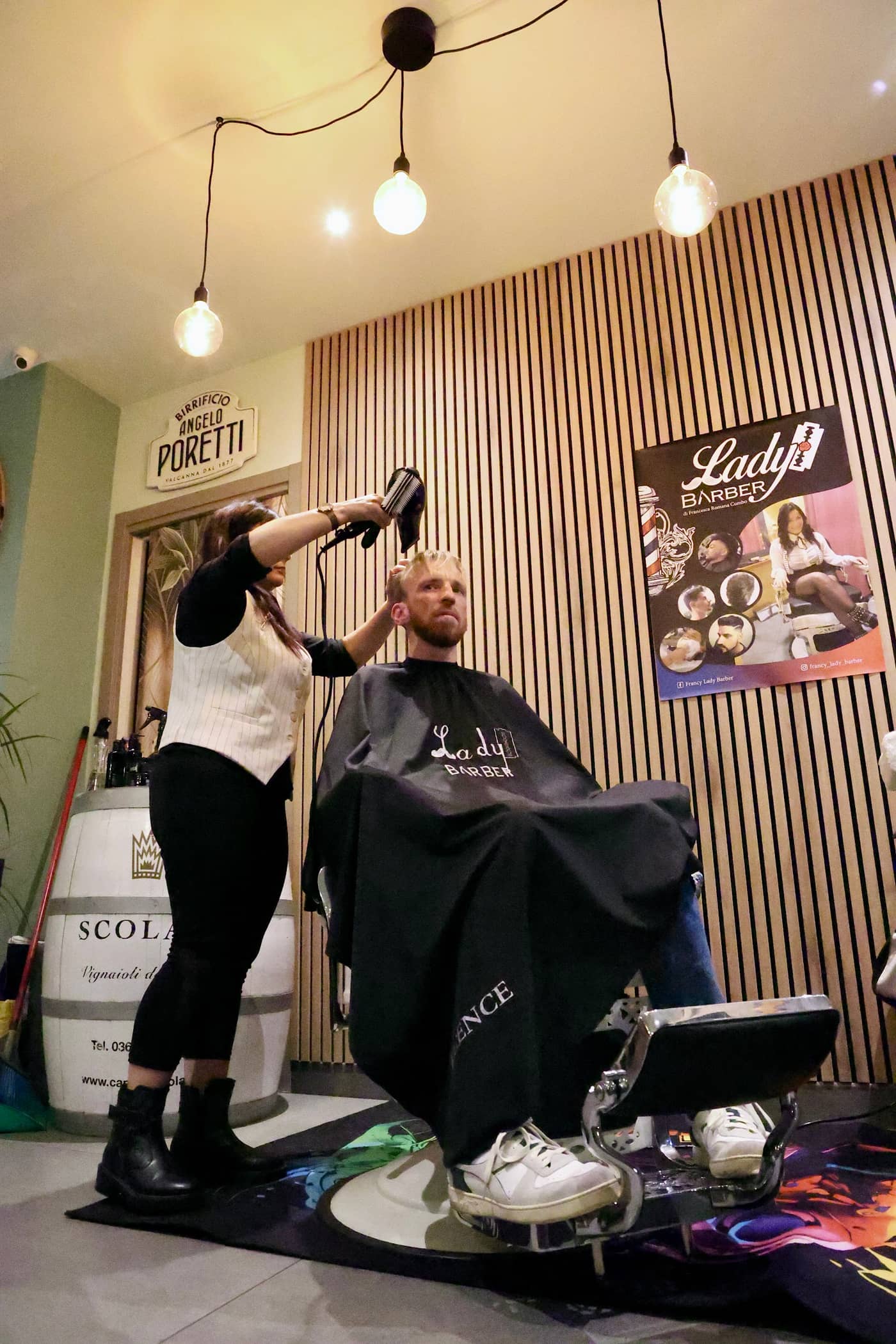 Lady Barber Hair and Beard Spa — interno