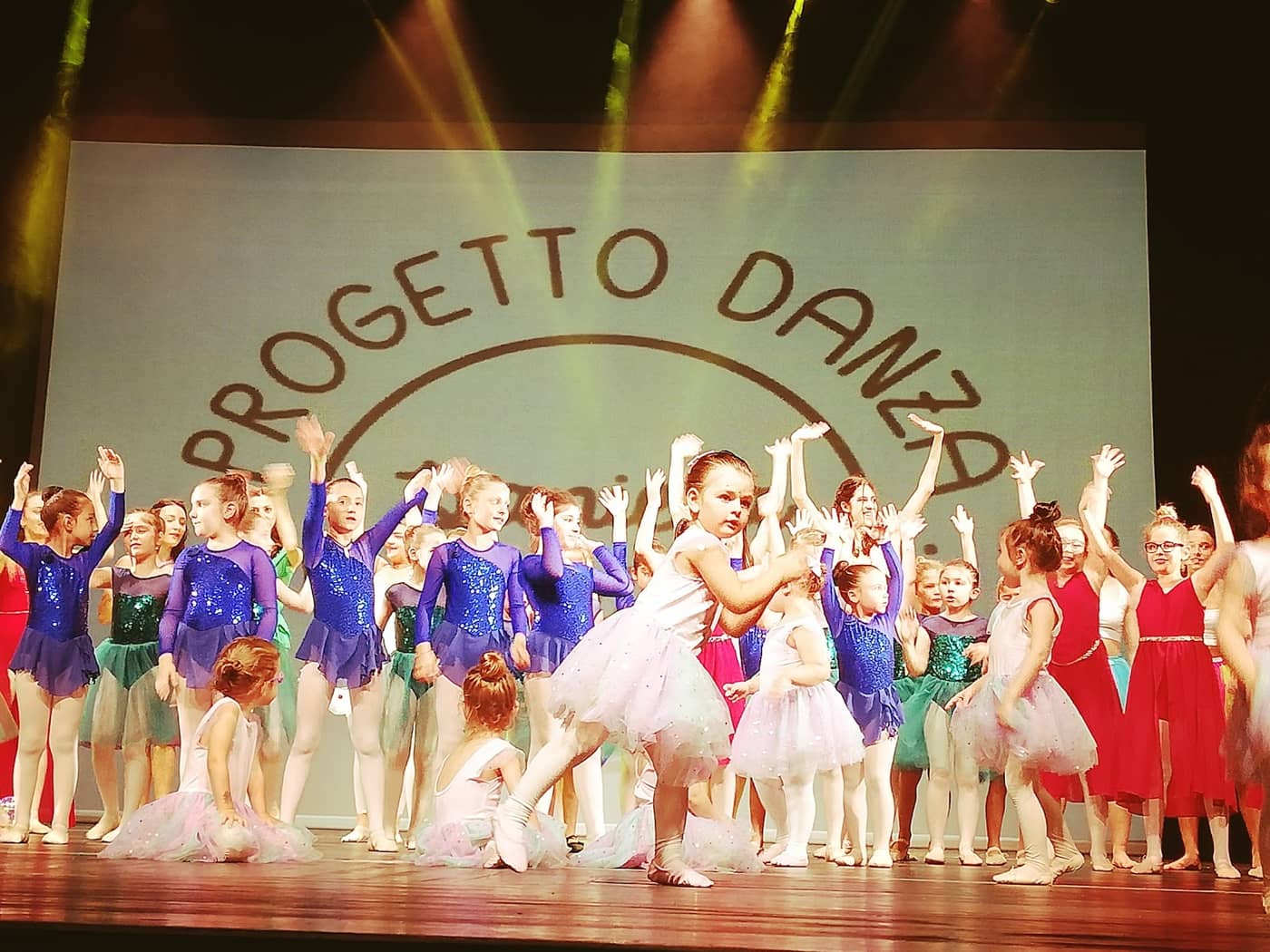 Progetto Danza — Qui impari a ballare, a muoverti, a sentirti meglio